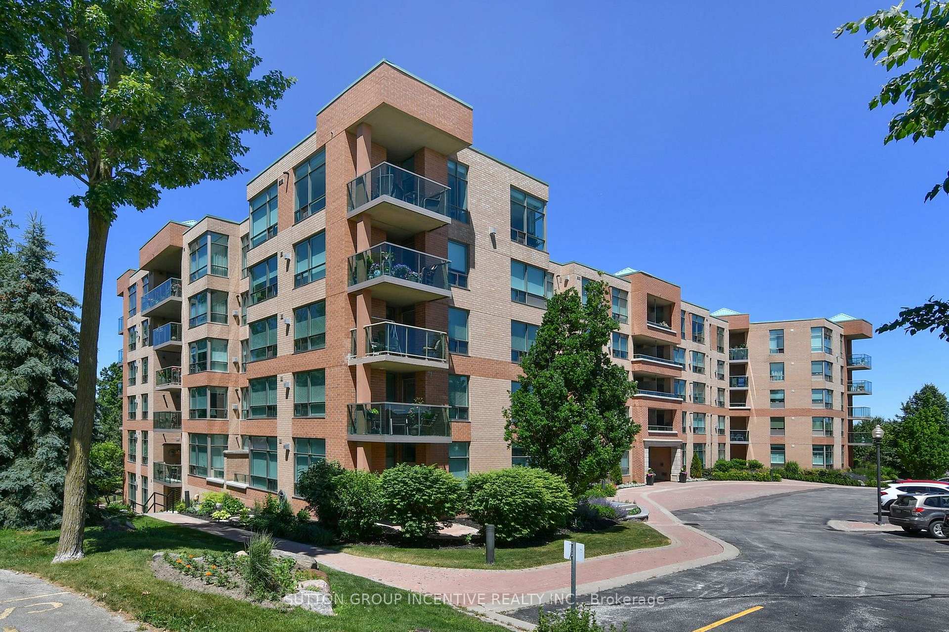 4 Briar Hill Heights 308, New Tecumseth, ON L9R 1Z7