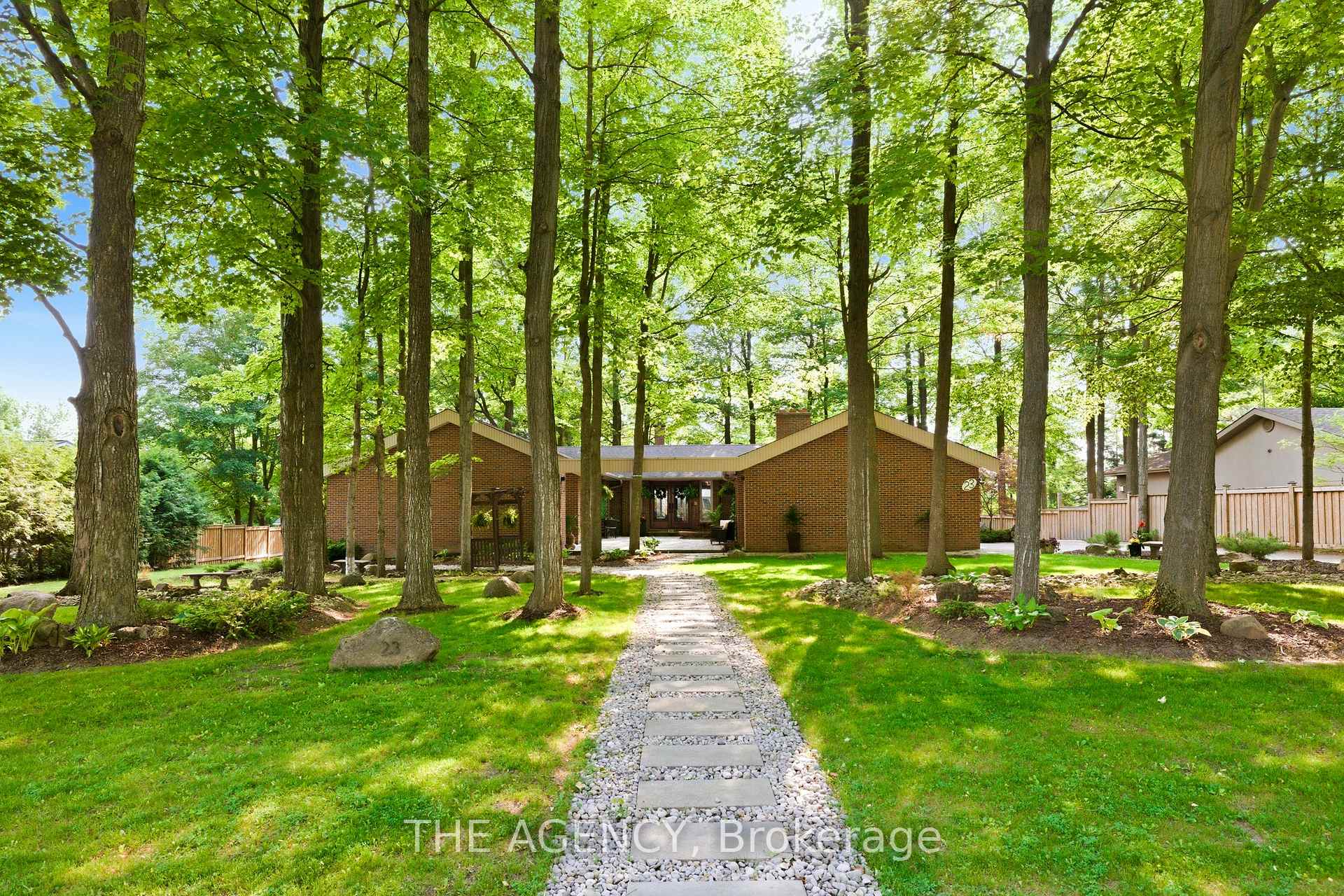 23 Cedarwood Crescent, King, ON L0G 1N0