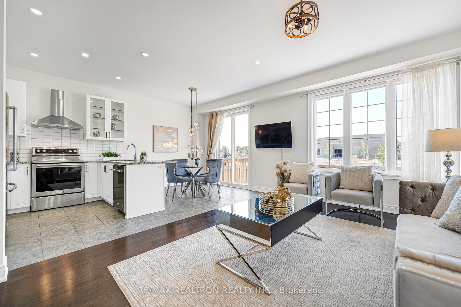 235 Jim Mortson Drive, East Gwillimbury, ON L9N 0Z3