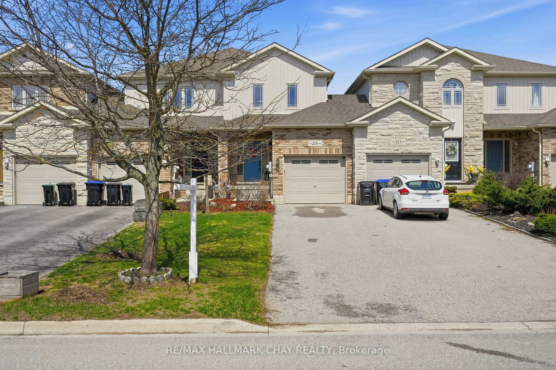 215 Banting Crescent, Essa, ON L3W 0P8