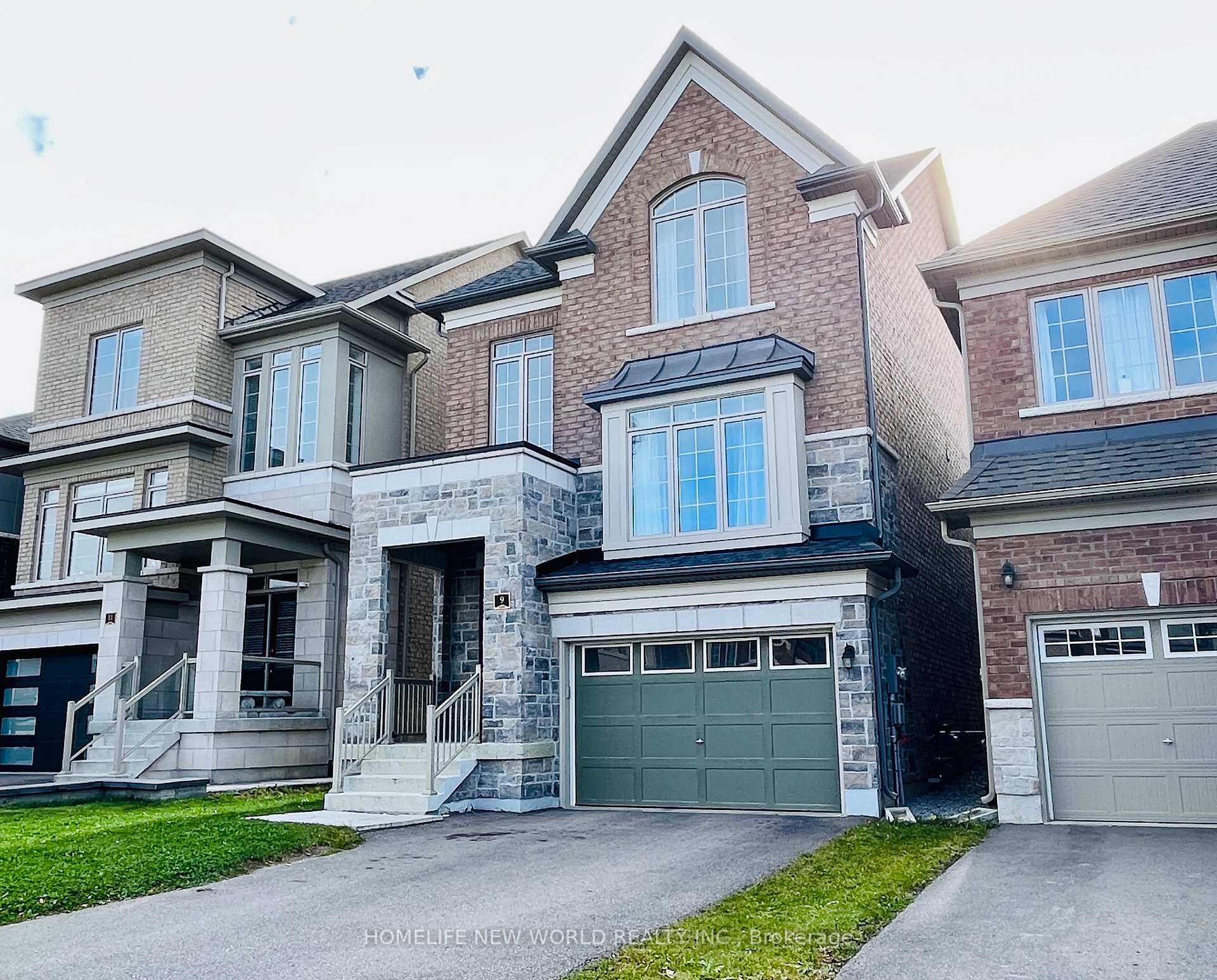 9 Falconridge Terrace, East Gwillimbury, ON L9N 0R2