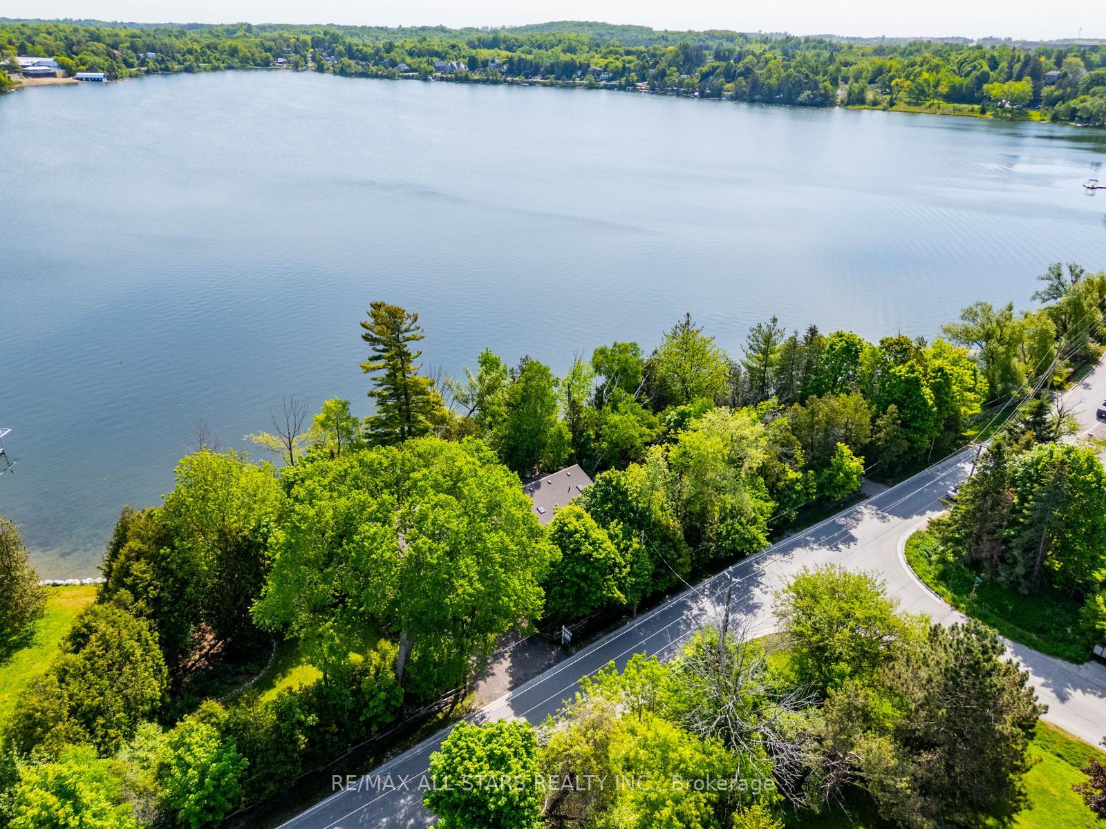 5720 Lakeshore Road, Whitchurch-Stouffville, ON L4A 2Z4