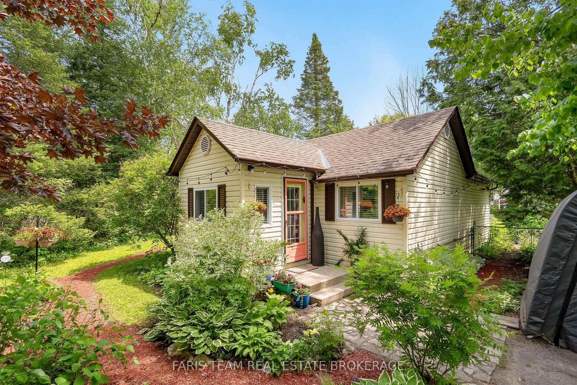 745 James Street, Innisfil, ON L9S 2G6