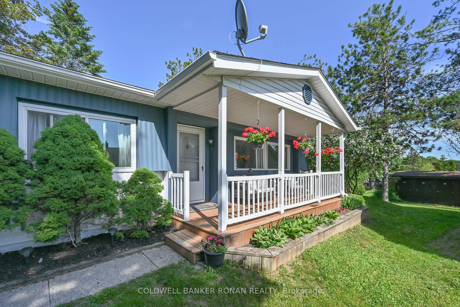 13 Hawthorne Drive, Innisfil, ON L9S 1P7