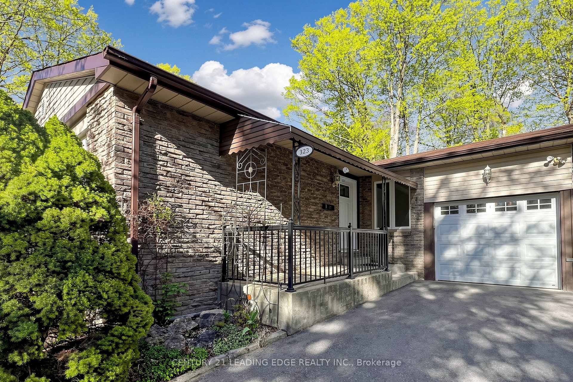323 Waratah Avenue, Newmarket, ON L3Y 5J3