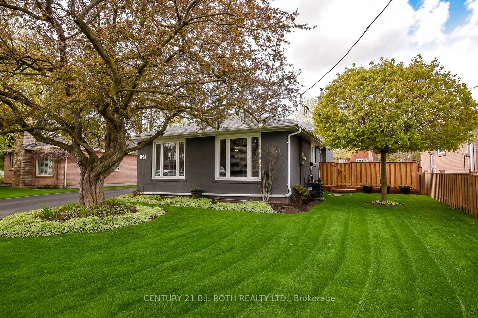 128 Cherrywood Drive, Newmarket, ON L3Y 2X7