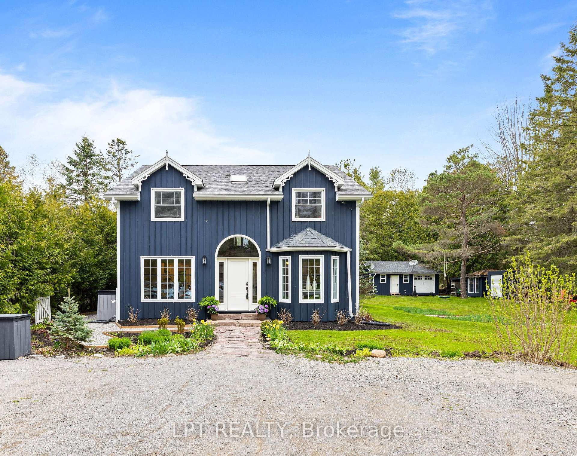 26 Vambola Avenue, Georgina, ON L0E 1N0