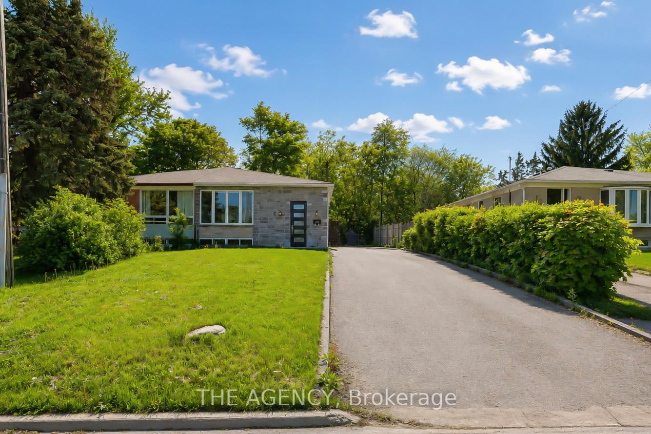 282 Neal Drive, Richmond Hill, ON L4C 3L4