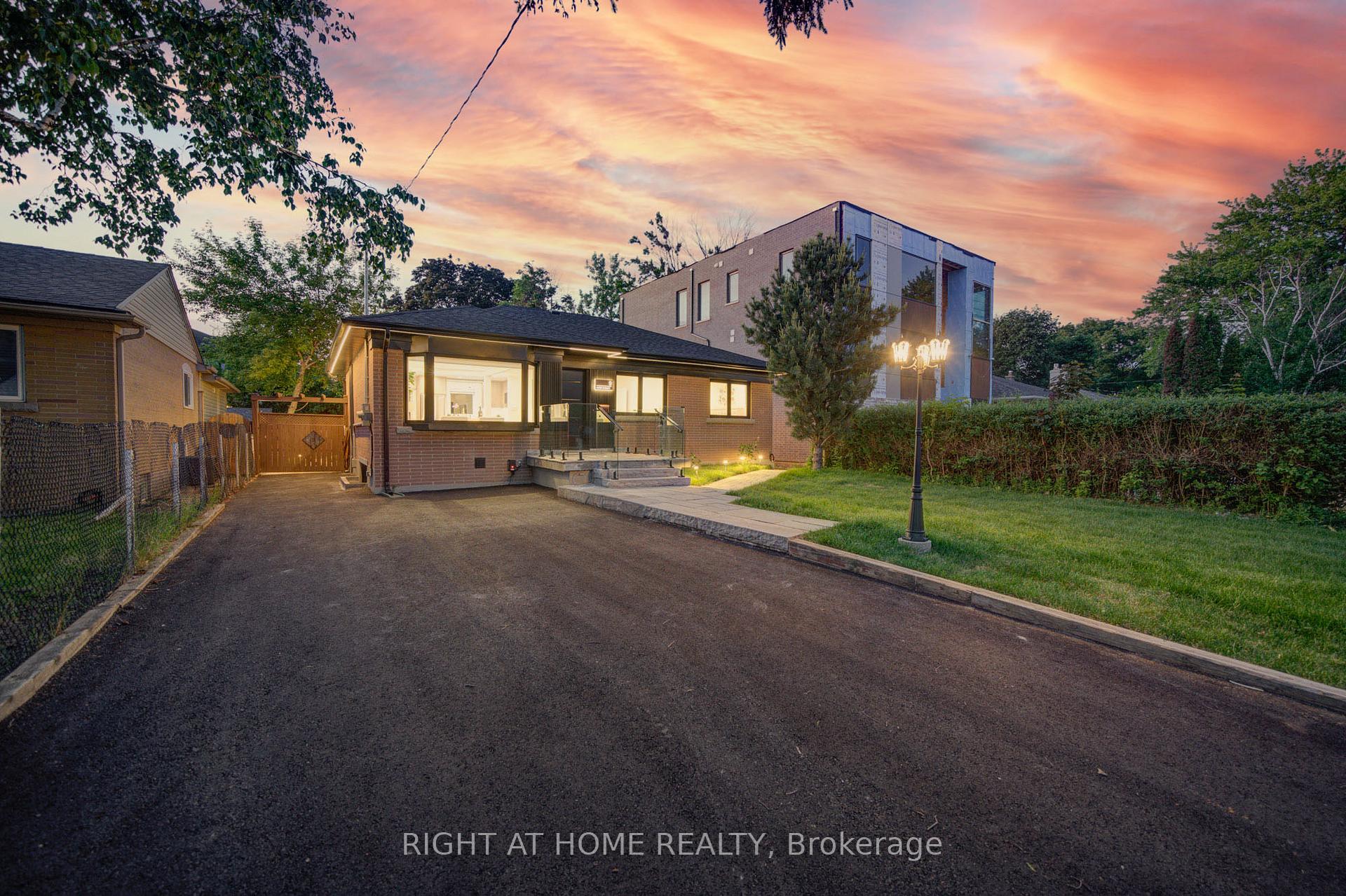 9 Cartier Crescent, Richmond Hill, ON L4C 2M9