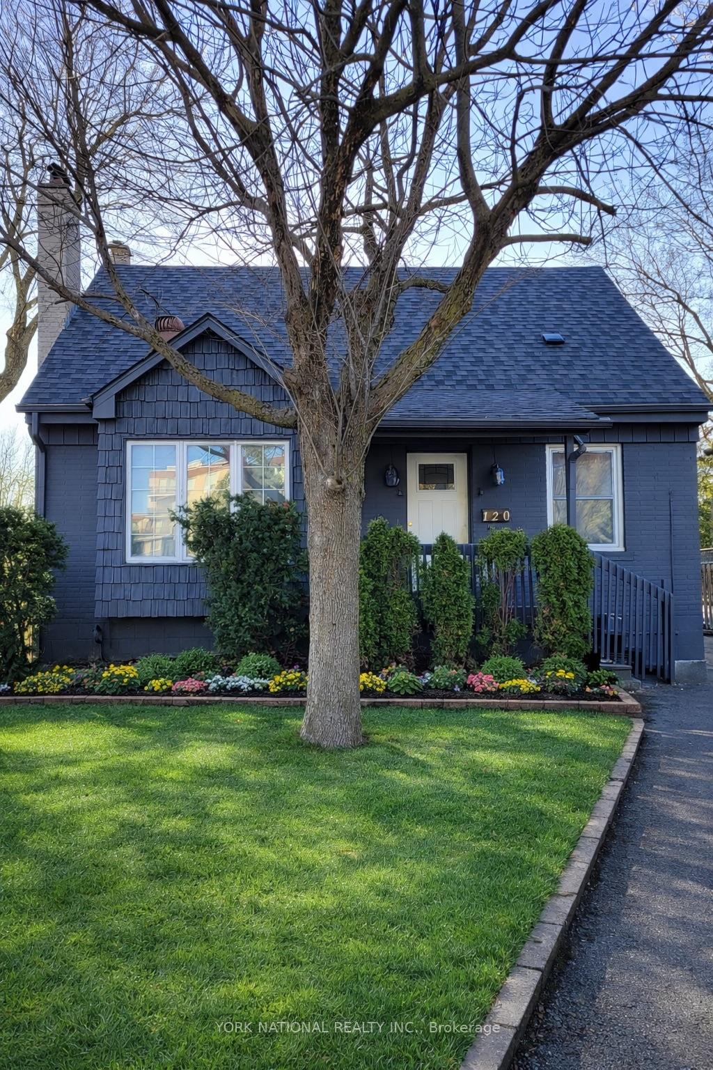 120 Pugsley Avenue, Richmond Hill, ON L4C 1Z9