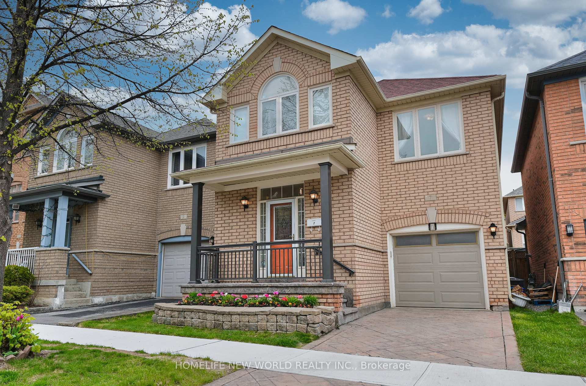 7 Fairlawn Avenue, Markham, ON L6C 2E7