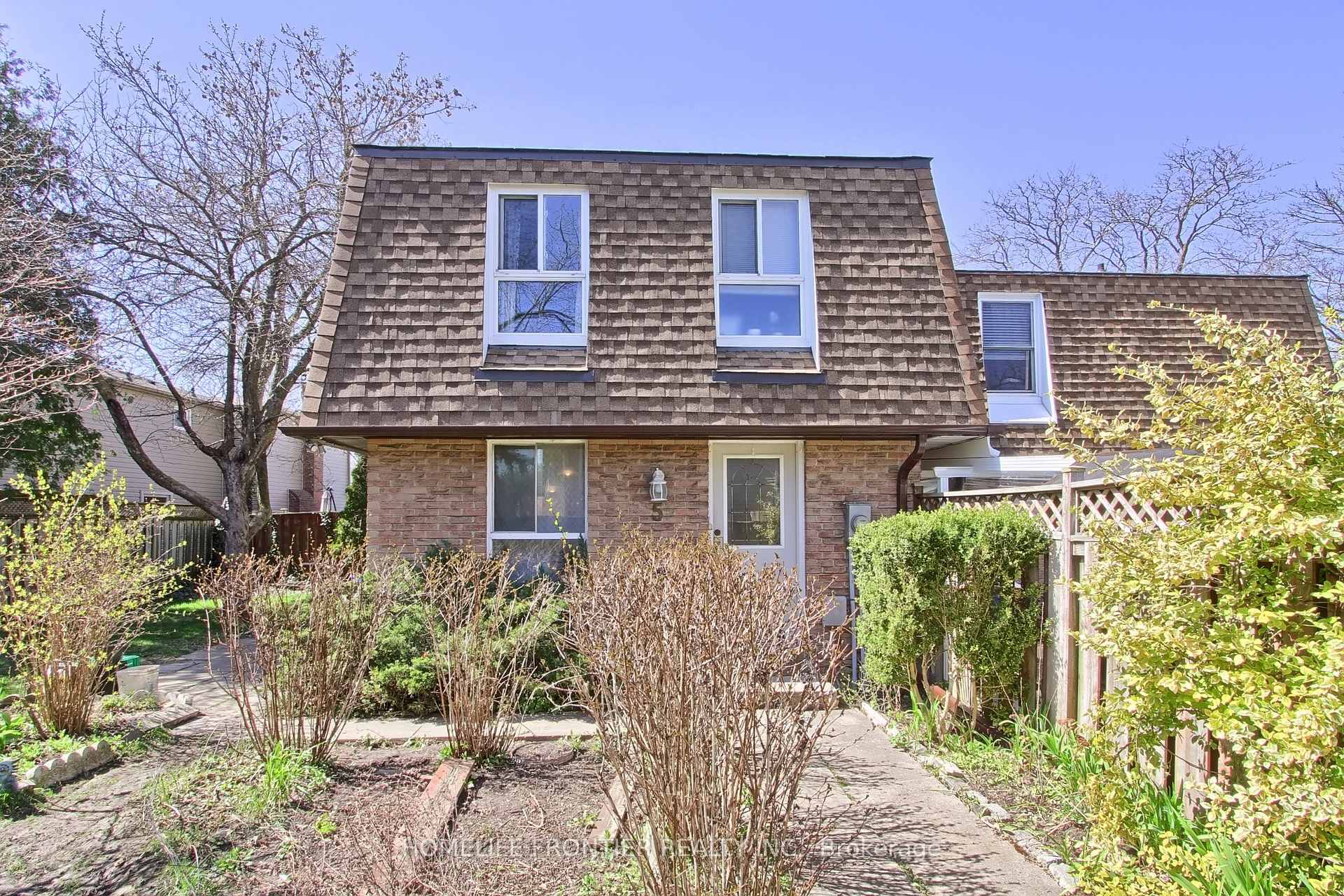 5 Penwick Crescent, Richmond Hill, ON L4C 5B3