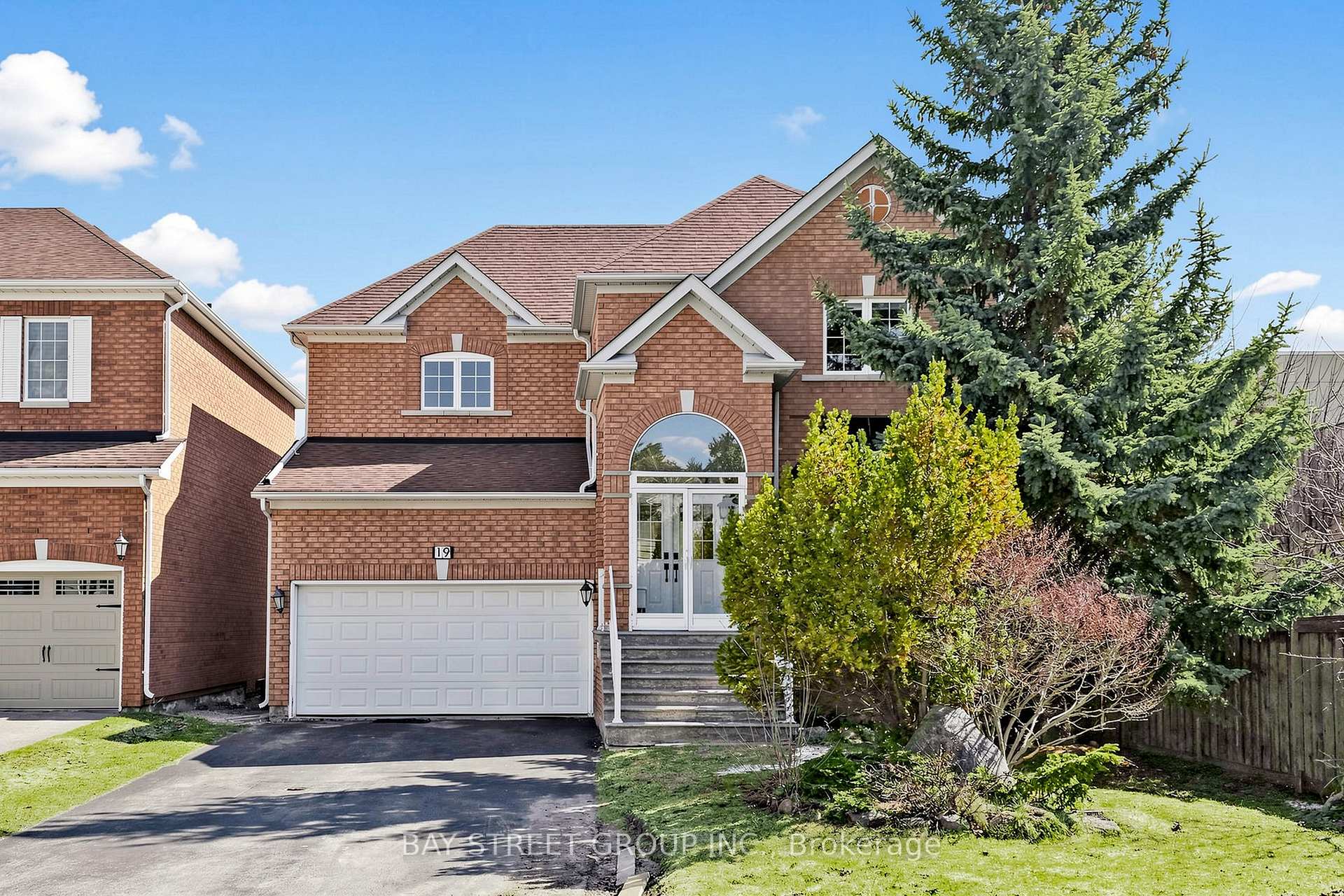 19 Fountain Court, Richmond Hill, ON L4S 2K4