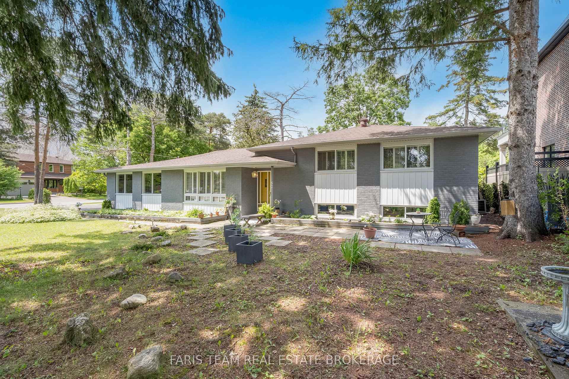 52 May Avenue, Richmond Hill, ON L4C 3S6