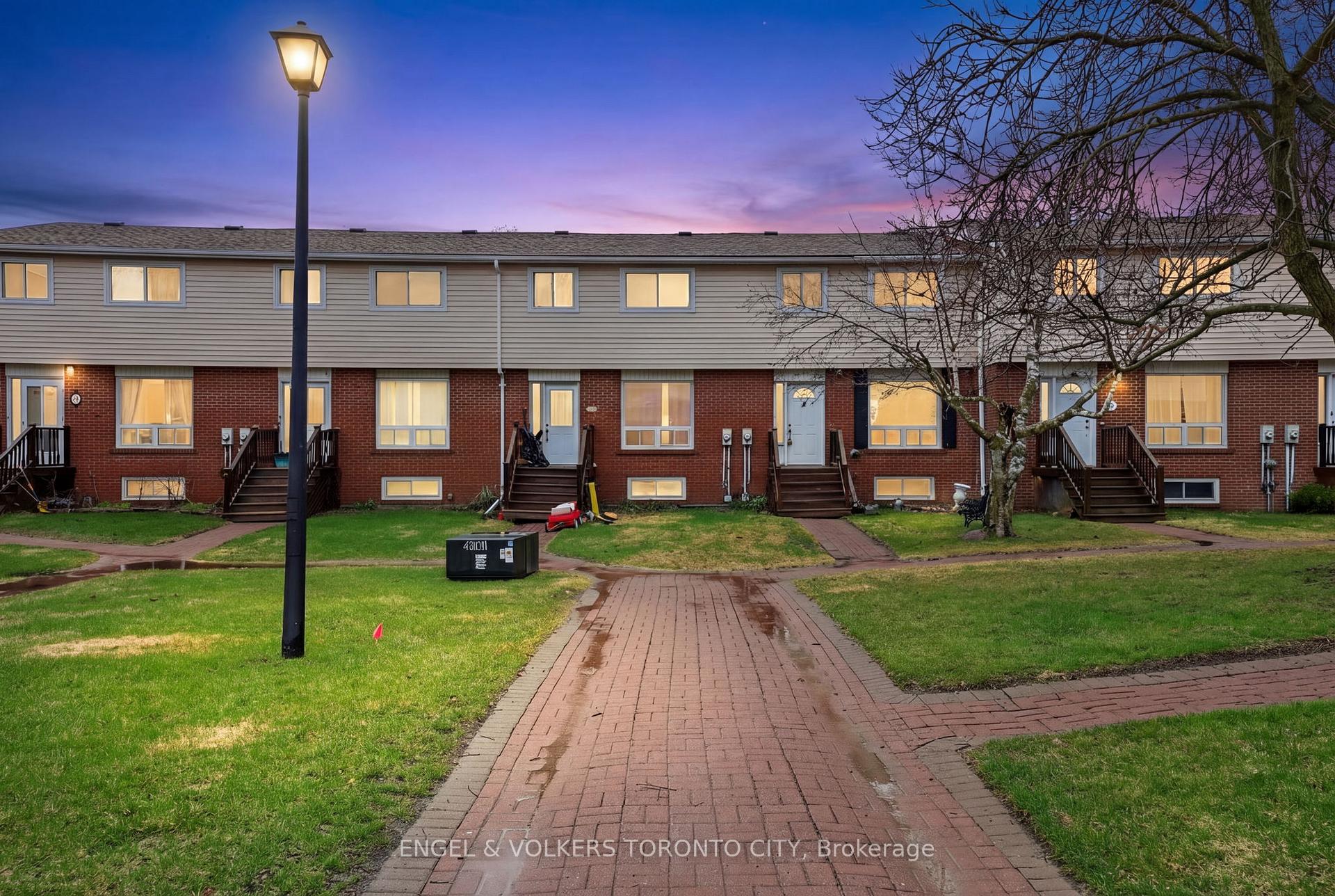 40 East Street 14, Georgina, ON L0E 1R0