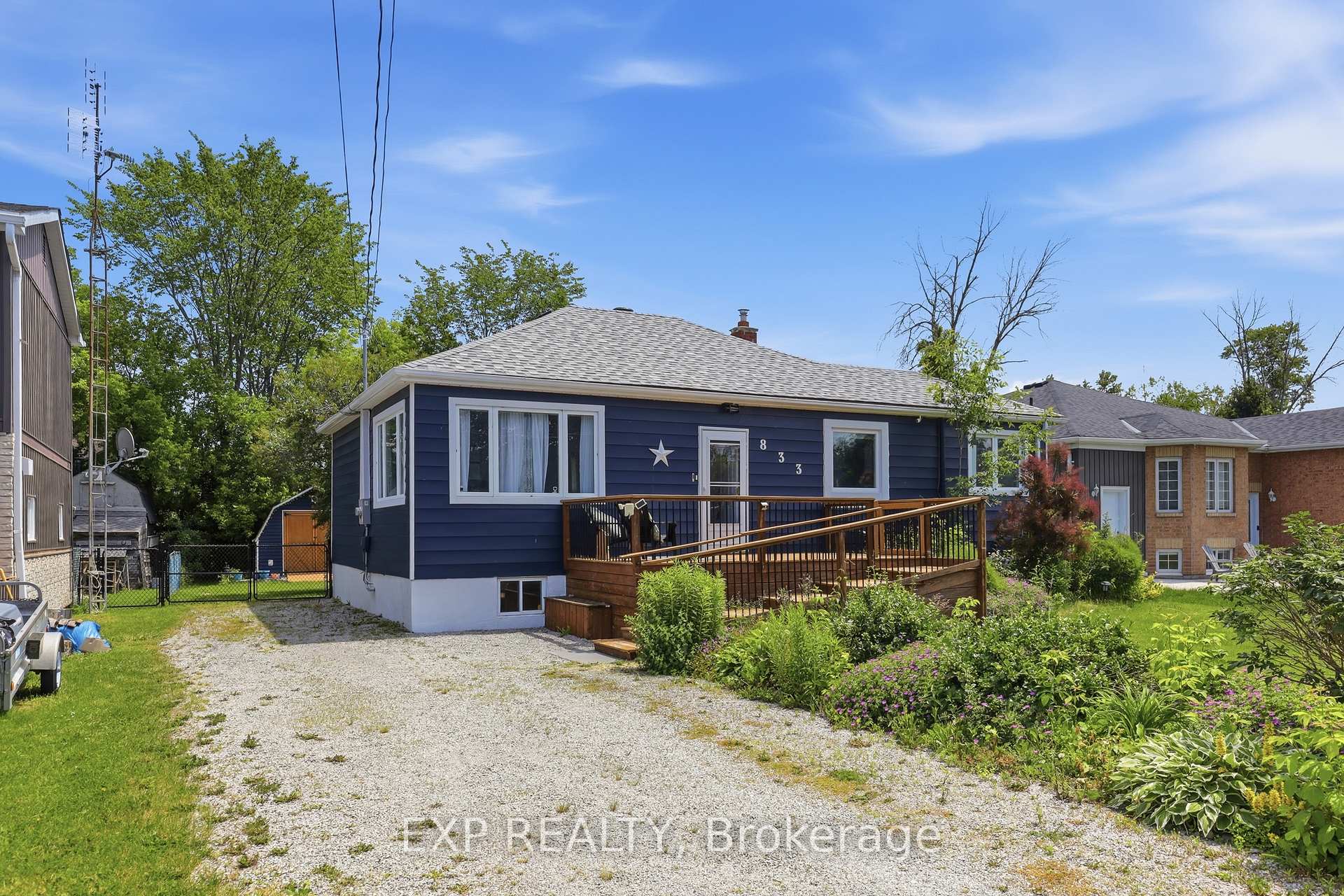833 Elmwood Road, Georgina, ON L4P 3E9