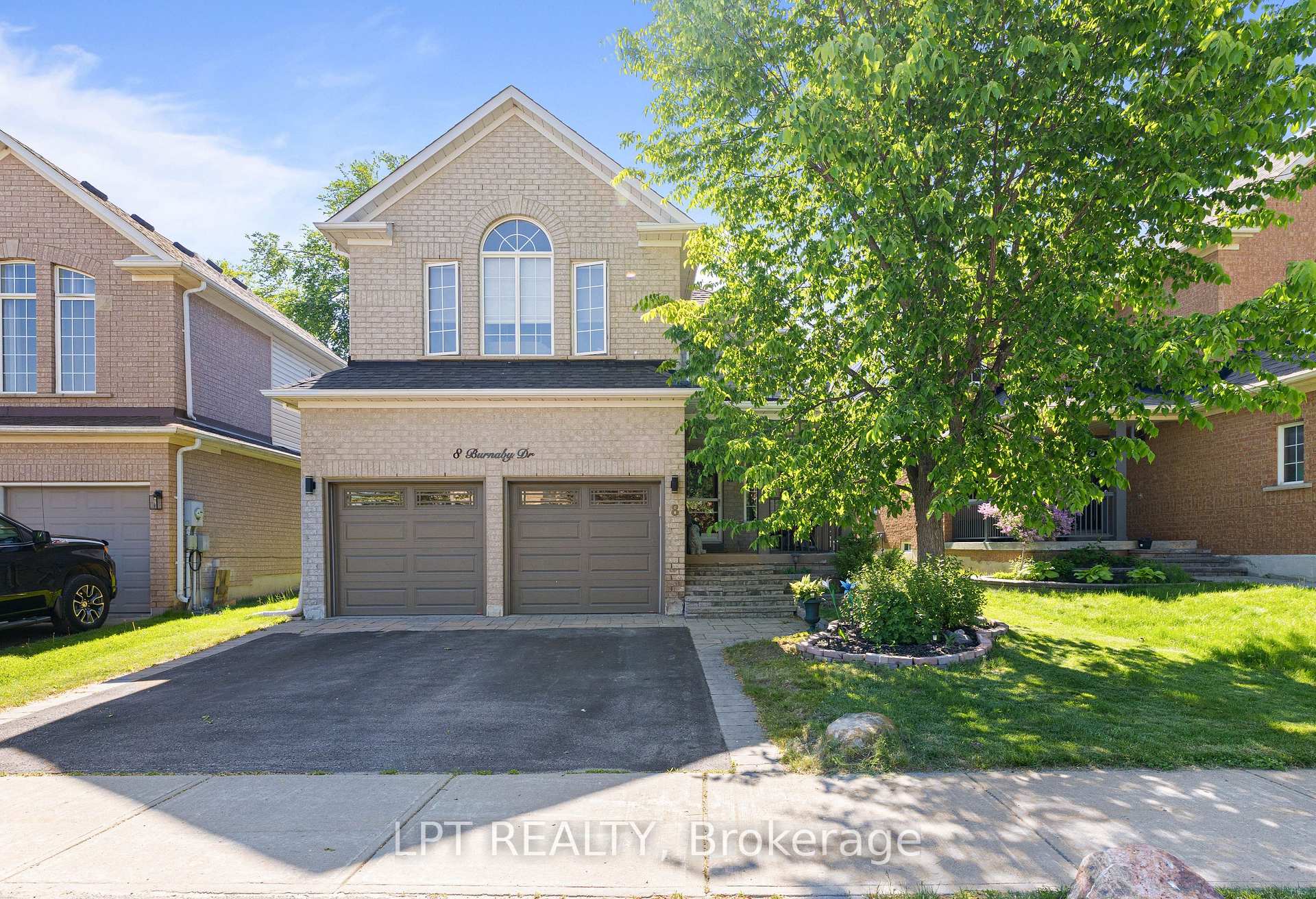 8 Burnaby Drive, Georgina, ON L4P 3Z1