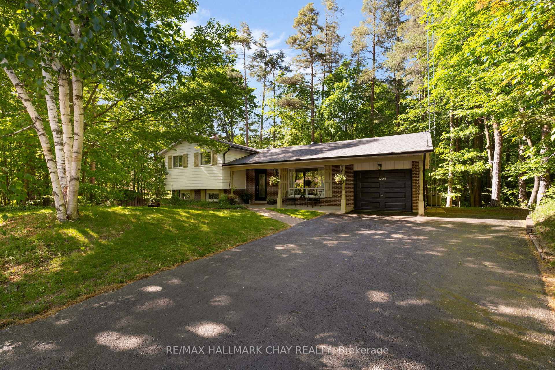 3724 Whitecap Drive, Innisfil, ON L9S 2L4