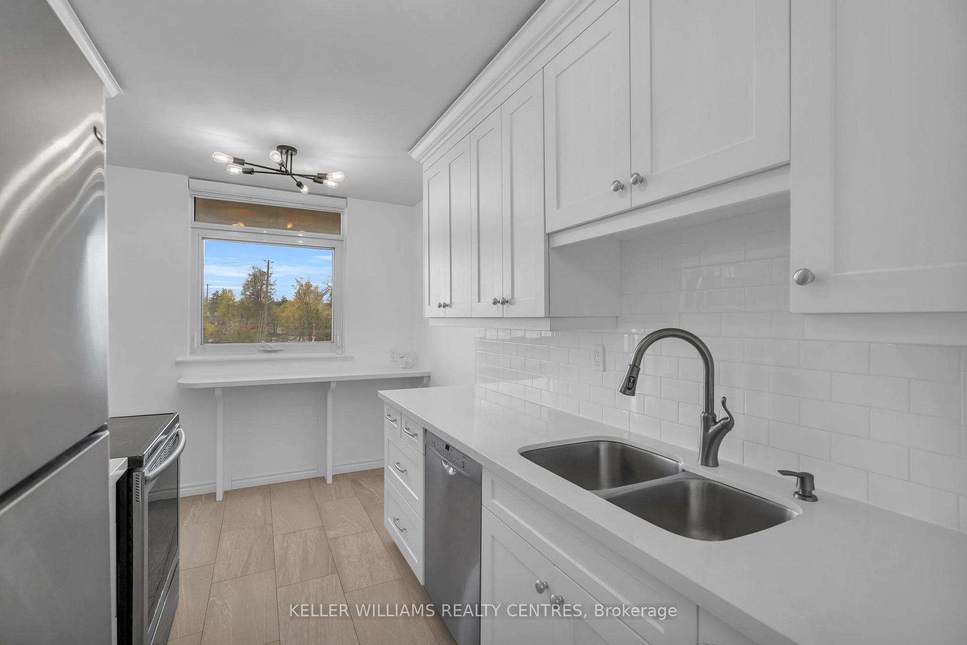7811 Yonge Street 407, Markham, ON L3T 4S3