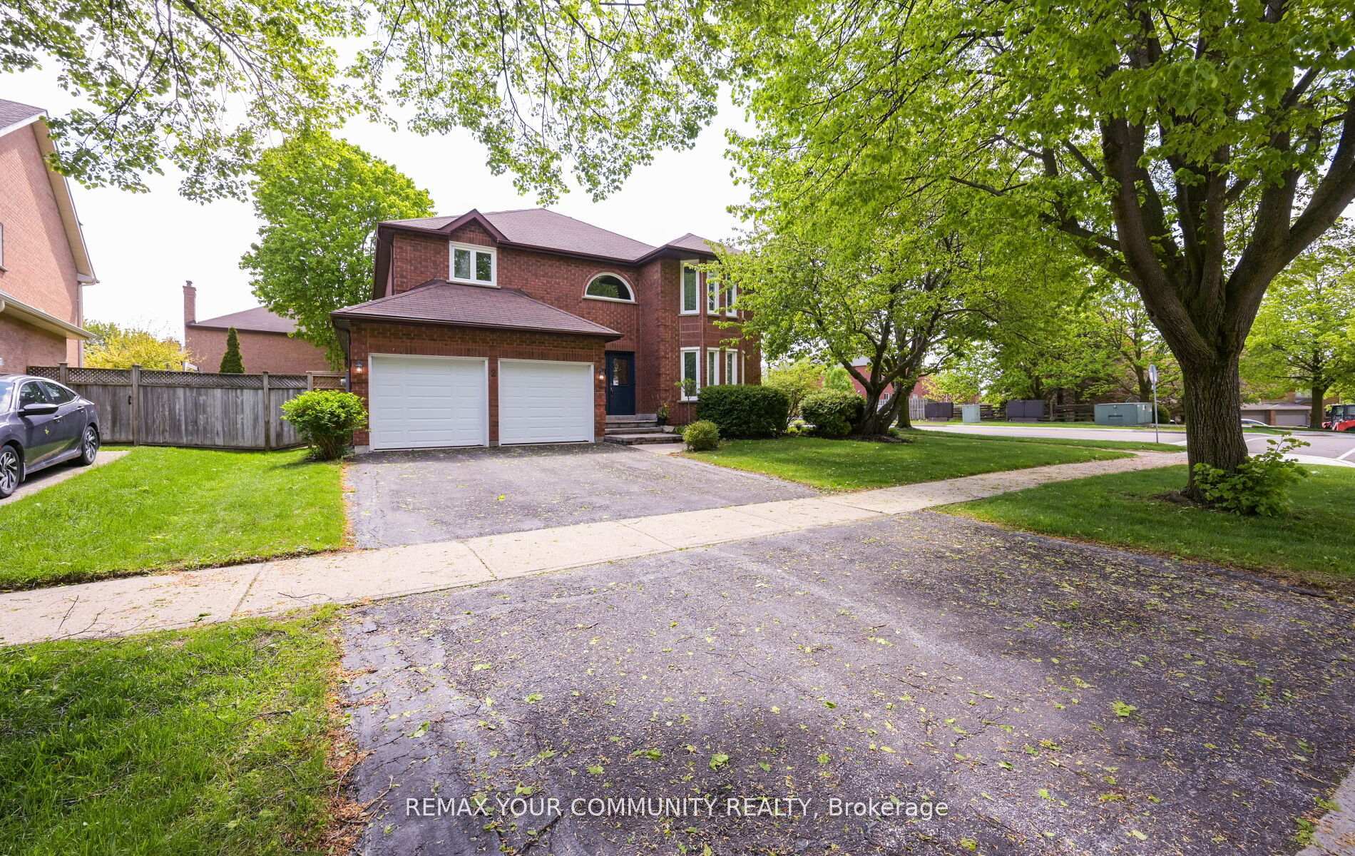 2 Ballard Crescent, Newmarket, ON L3X 1S3