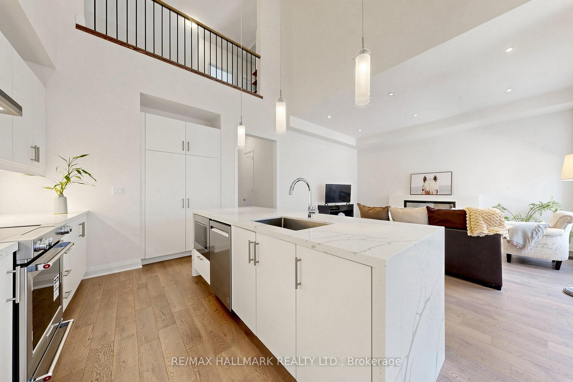 16 Vern Robertson Gate, Uxbridge, ON L9P 0R9