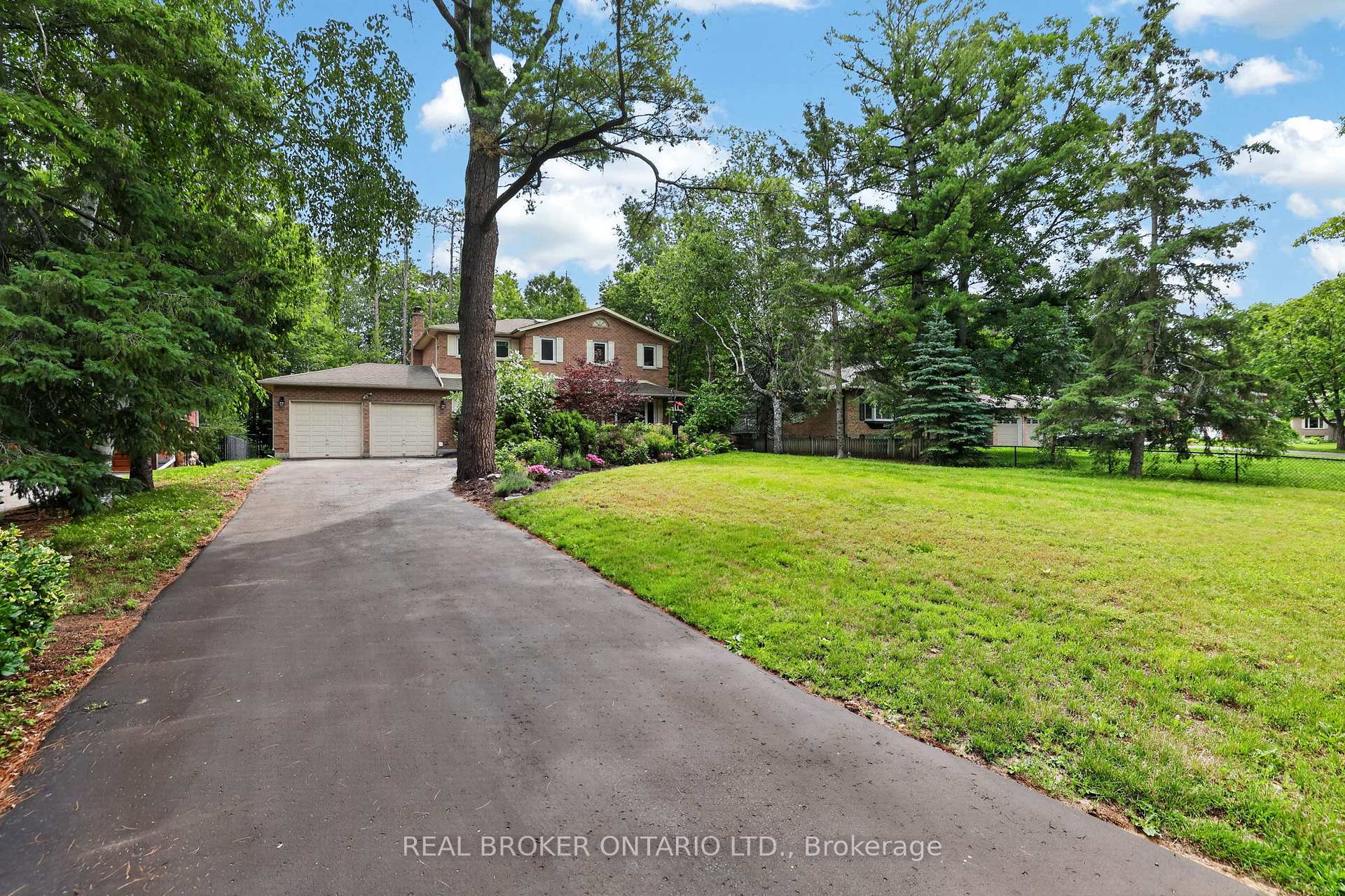 221 Park Avenue, East Gwillimbury, ON L9N 1J9