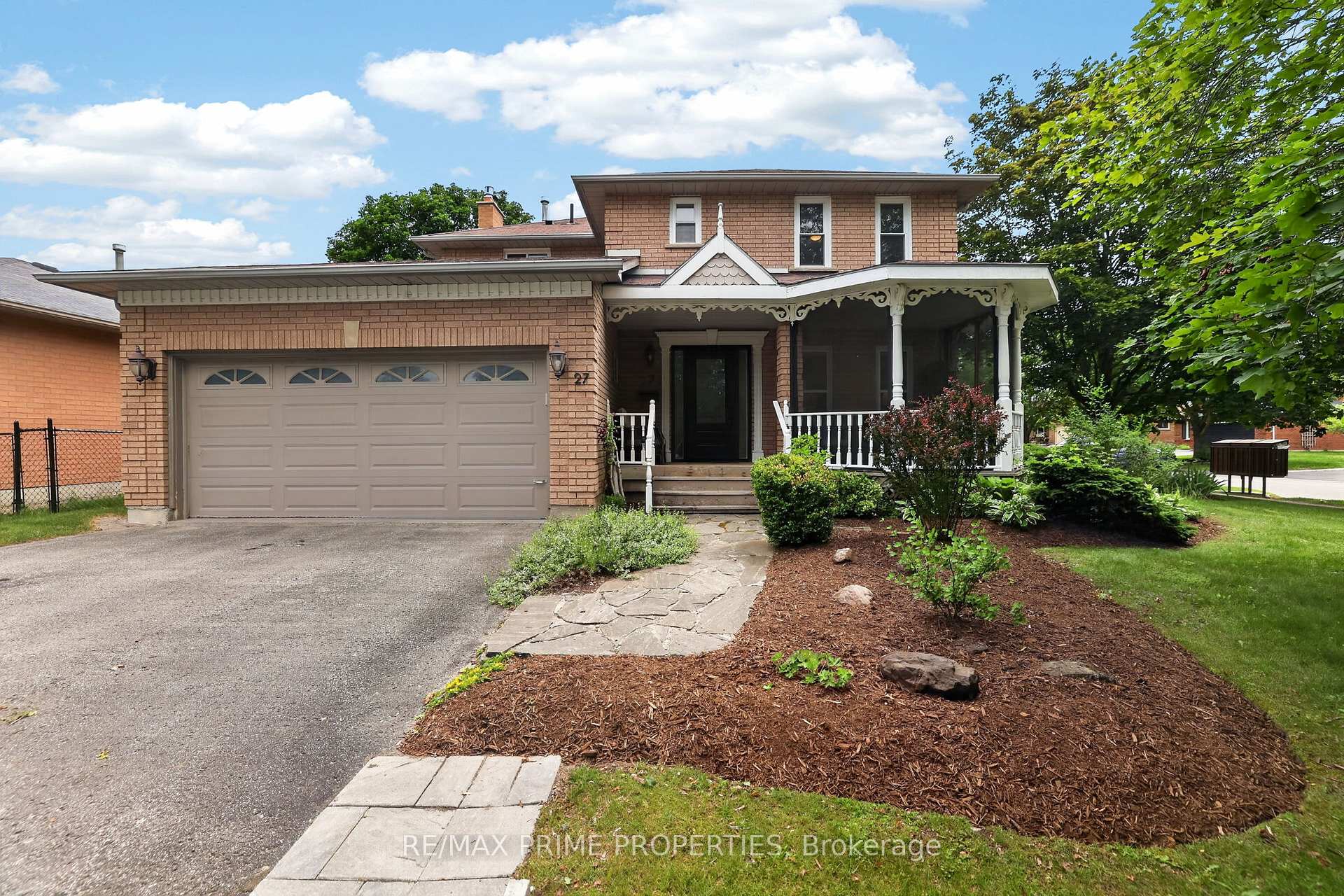 27 Testa Road, Uxbridge, ON L9P 1M2