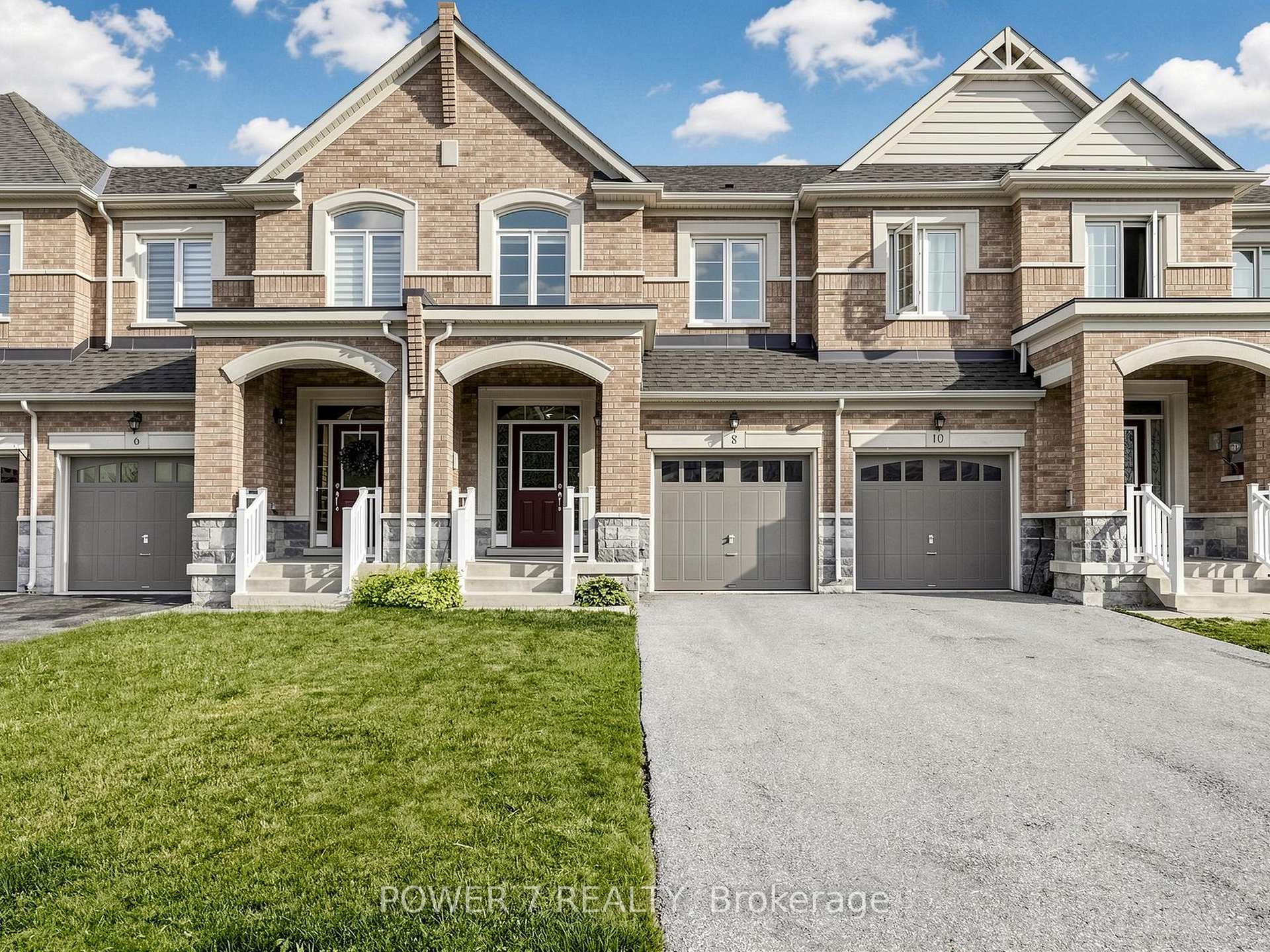 8 Briarfield Avenue, East Gwillimbury, ON L9N 0P5