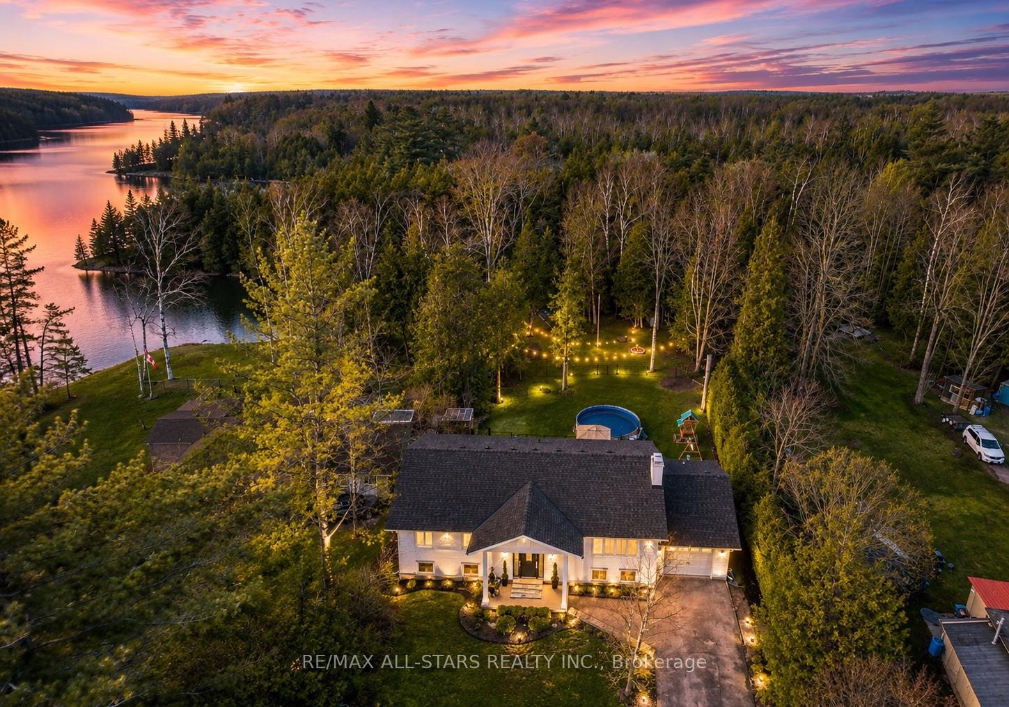 127 Pinecrest Road, Georgina, ON L0E 1N0
