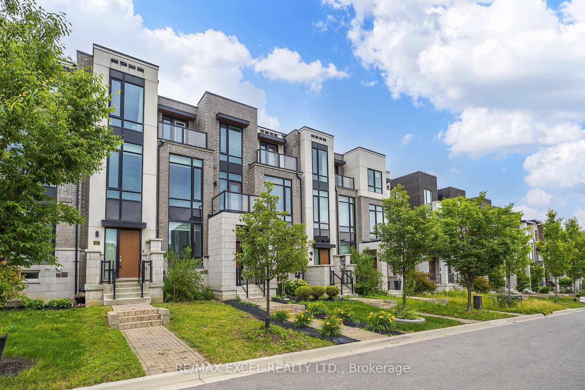 42 Aylin Crescent, Vaughan, ON L6A 4Z8