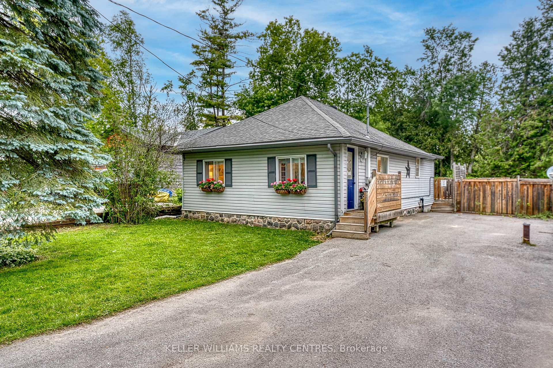 1152 Stoney Point Road, Innisfil, ON L0L 1W0