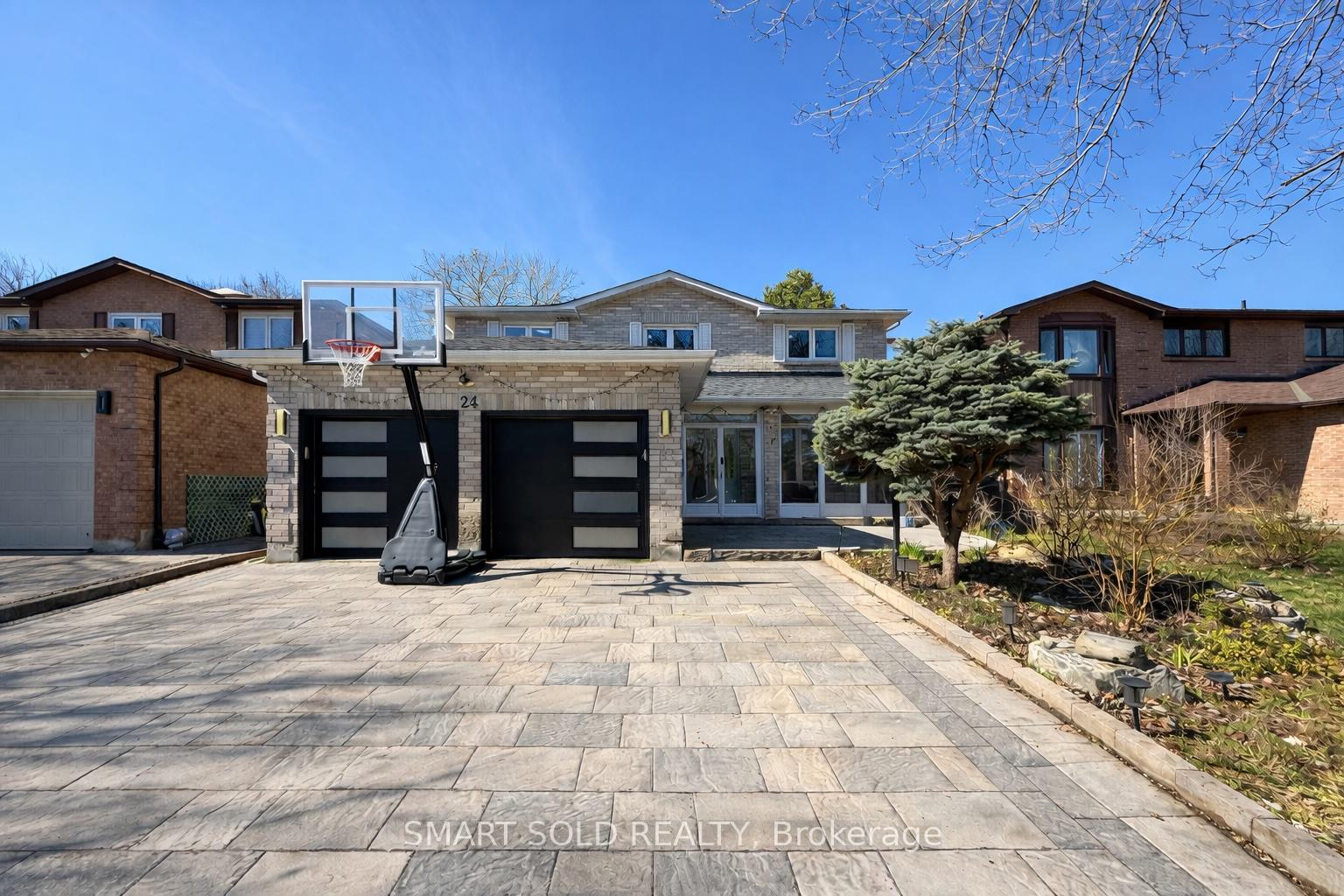24 Normandy Crescent, Richmond Hill, ON L4C 8L8