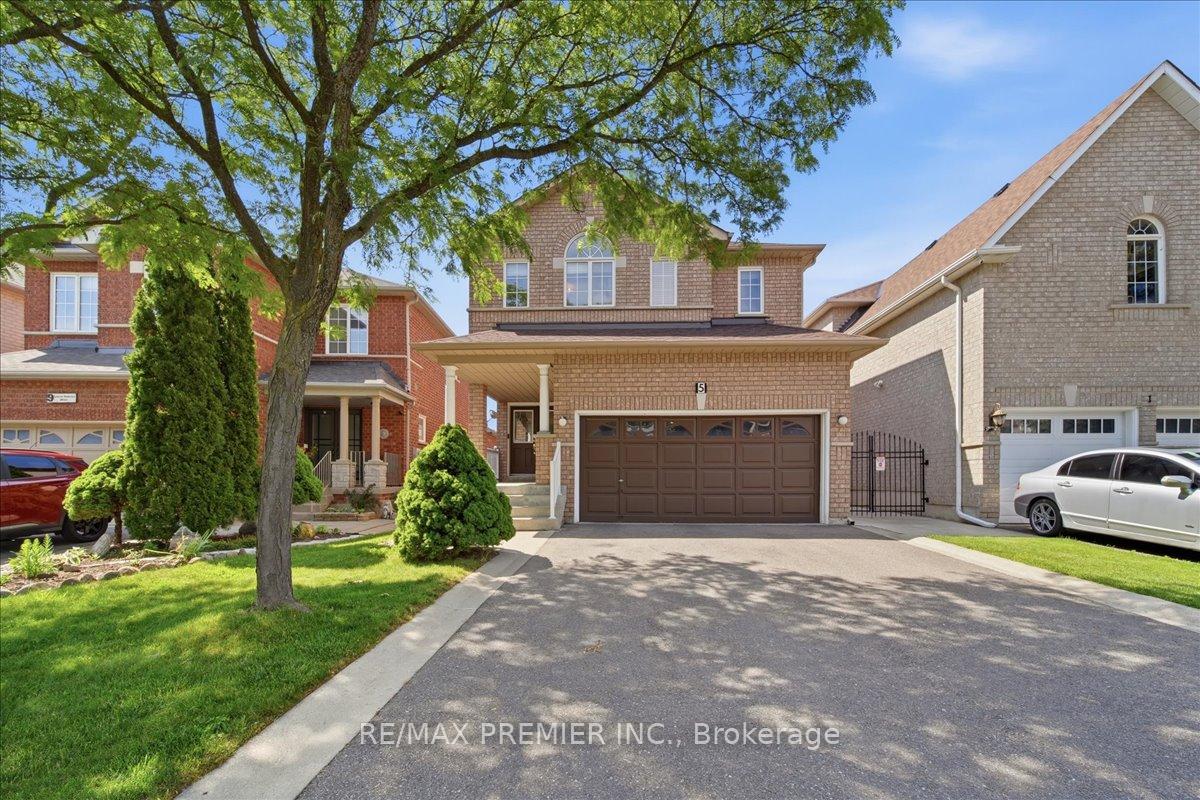 5 Laura Sabrina Drive, Vaughan, ON L4H 1X2