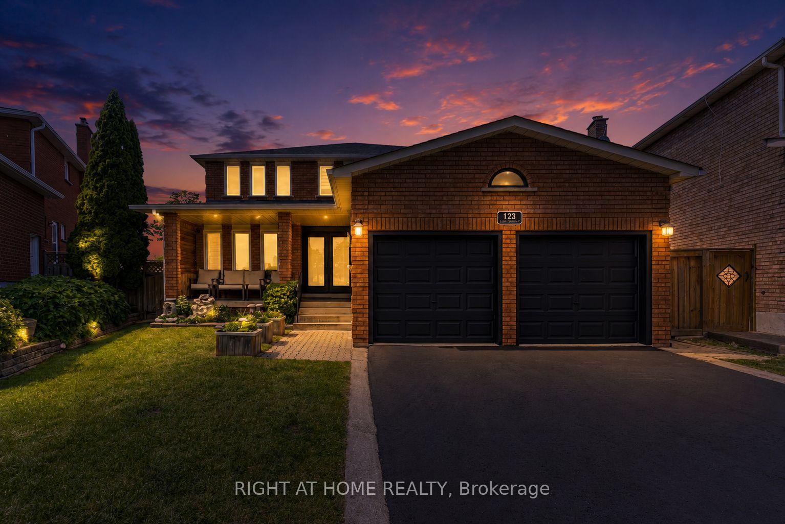 123 Lamp Crescent, Vaughan, ON L4L 6J7