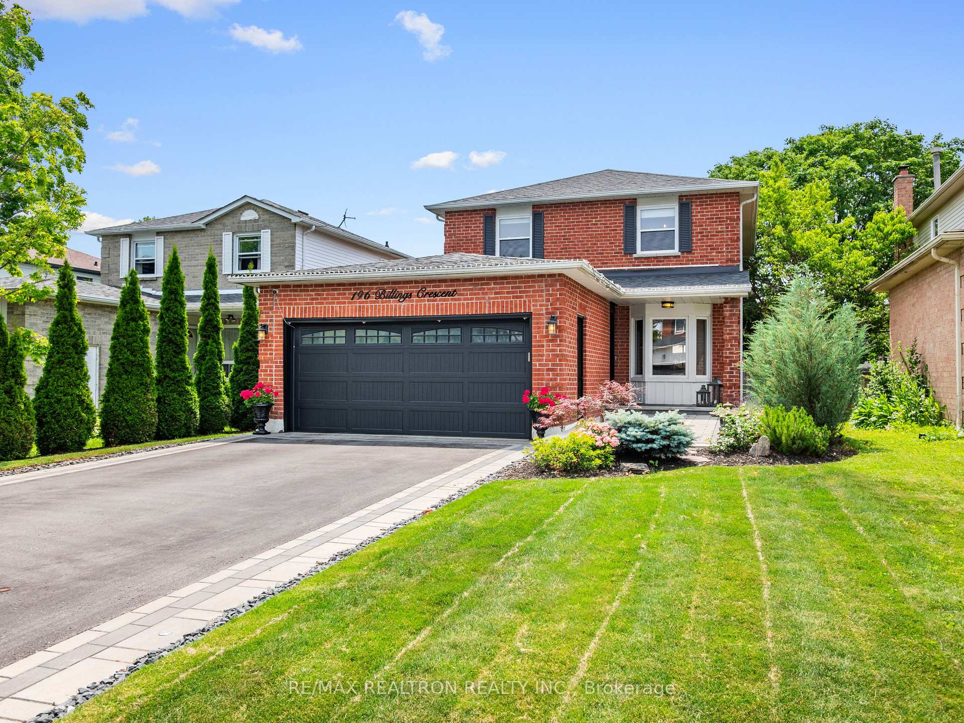 196 Billings Crescent, Newmarket, ON L3Y 7Y3