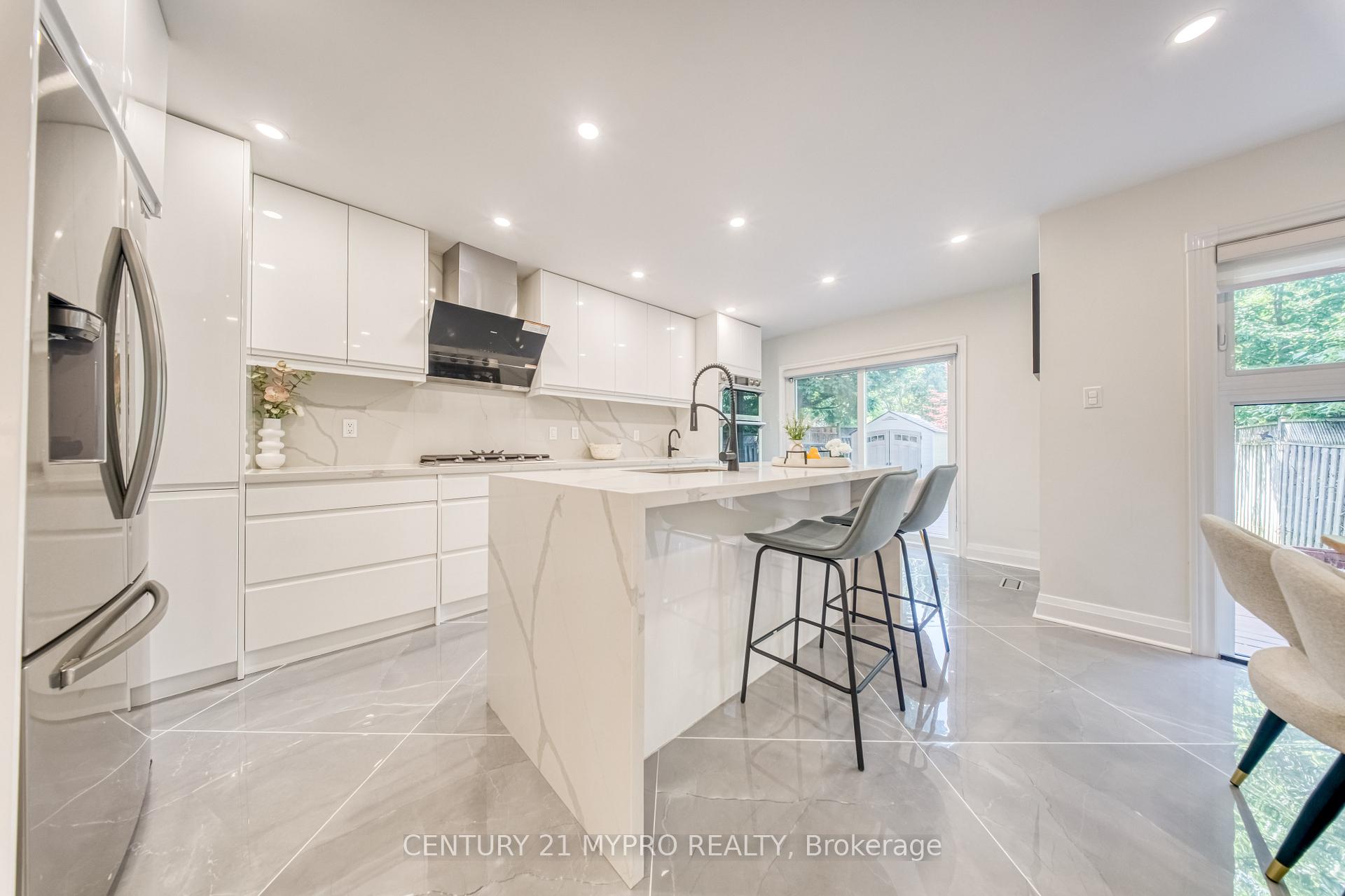 67 Mugford Road, Aurora, ON L4G 7H5