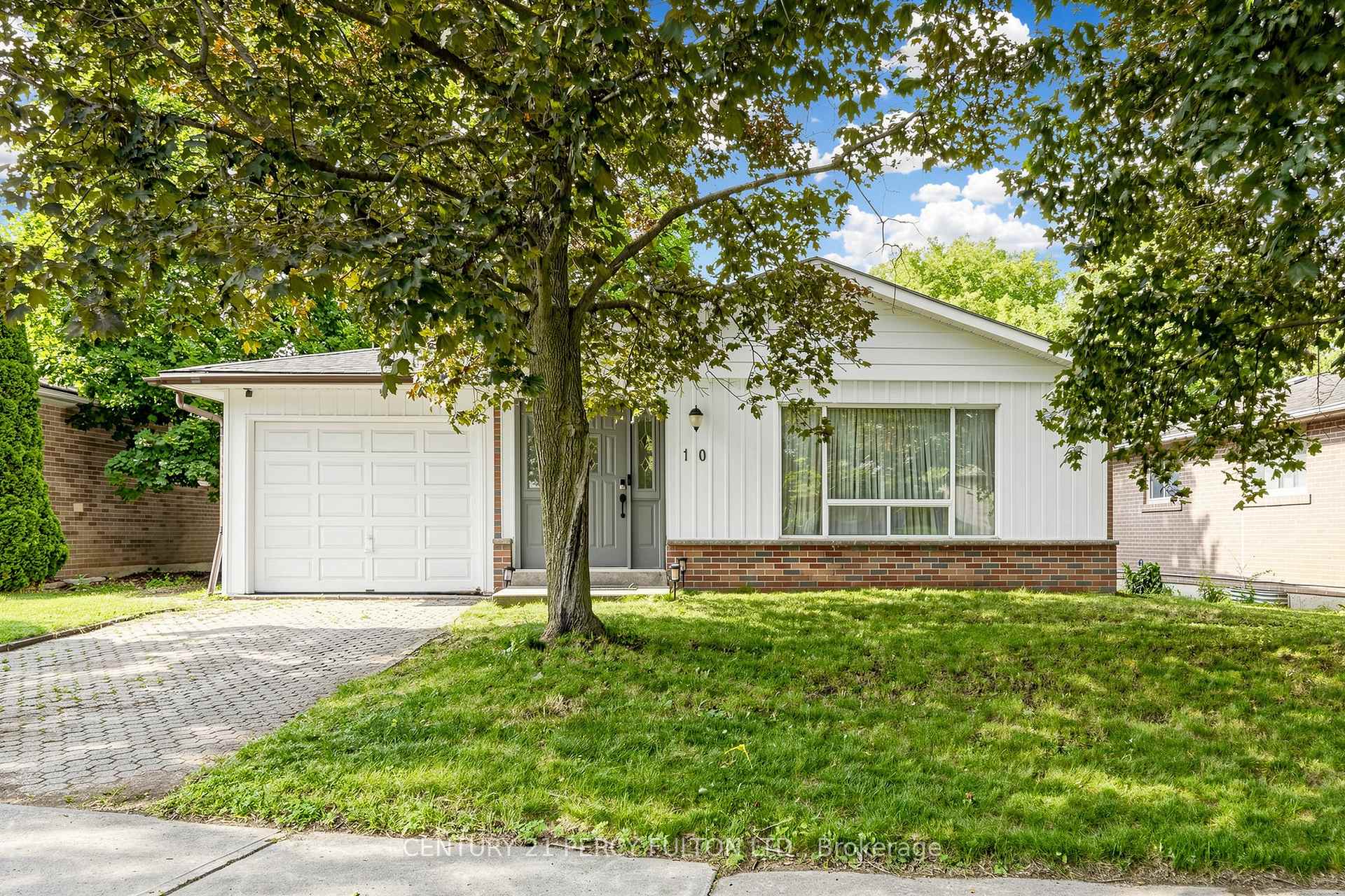 10 Devins Drive, Aurora, ON L4G 2Z1
