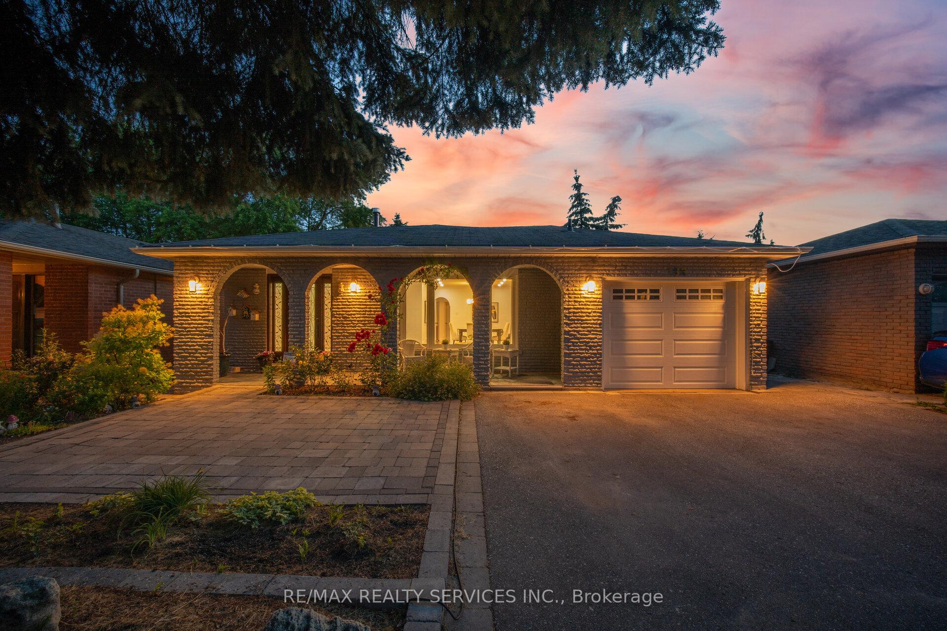 133 Romfield Circuit, Markham, ON L3T 3H7
