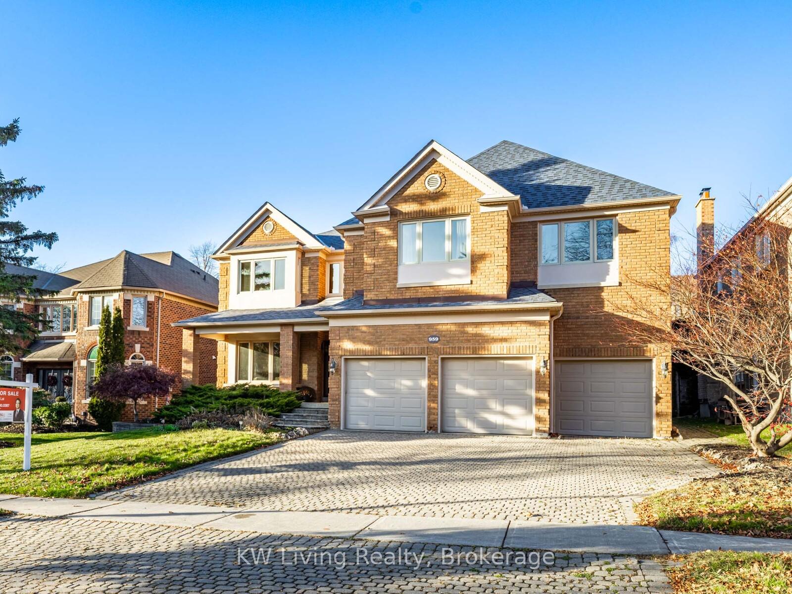 959 Lockwood Circle, Newmarket, ON L3X 1M1