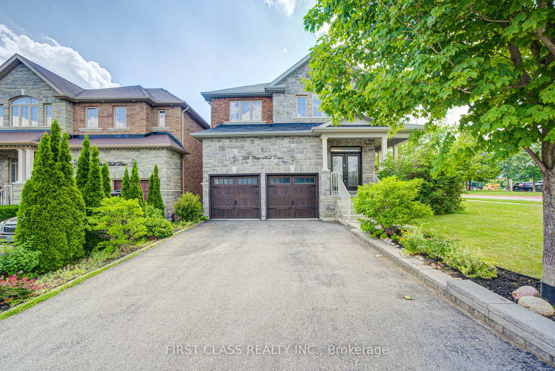 718 Peter Hall Drive, Newmarket, ON L3X 2T1