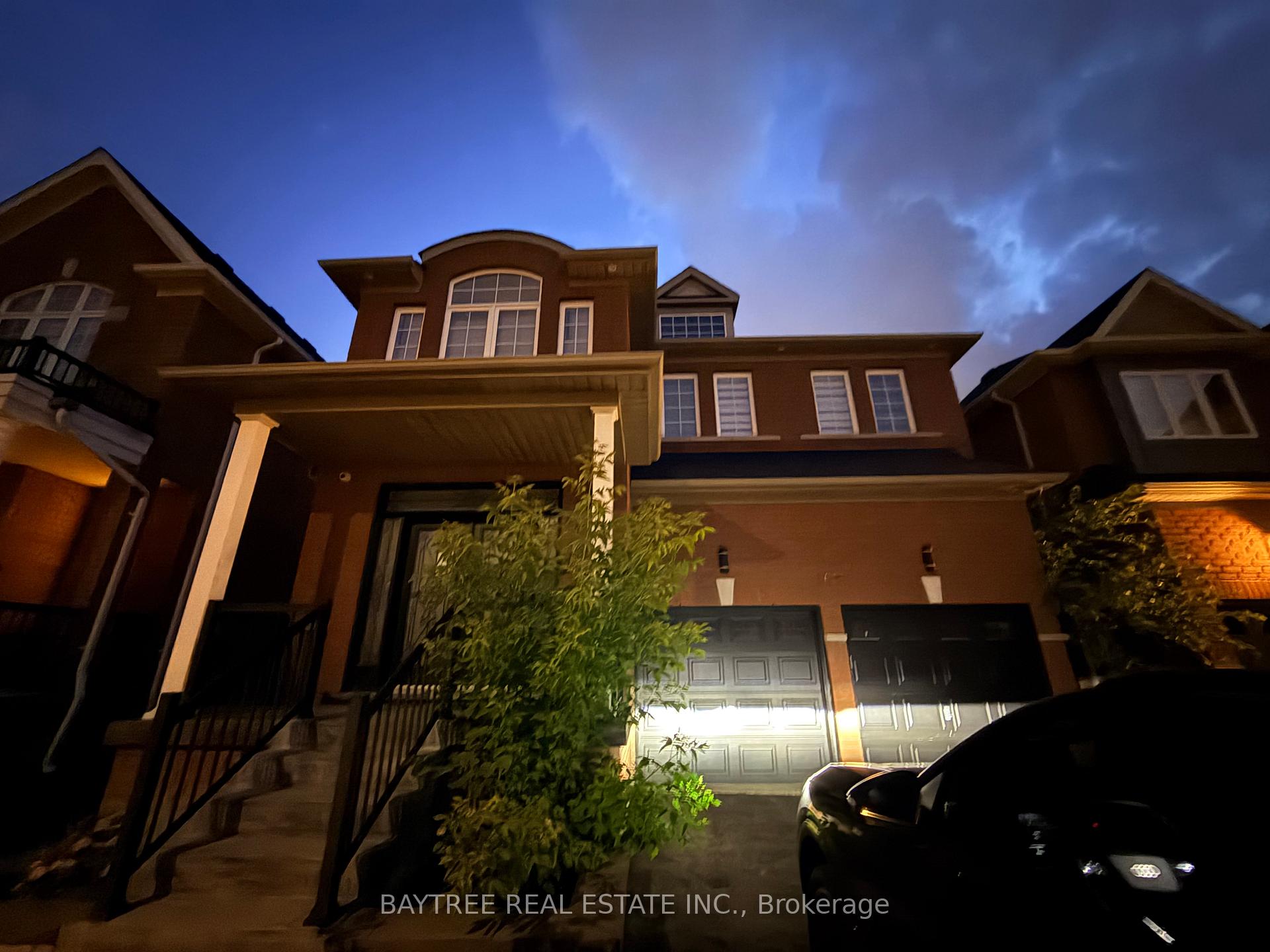 162 Bathurst Glen Drive, Vaughan, ON L4J 8Y8