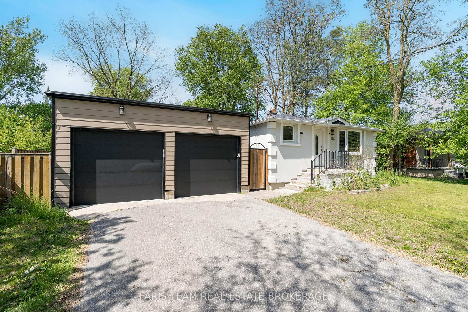 136 Oriole Drive, East Gwillimbury, ON L9N 1G9