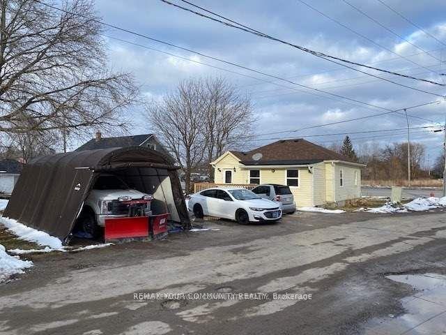 262 The Queensway Road S, Georgina, ON L4P 2B1