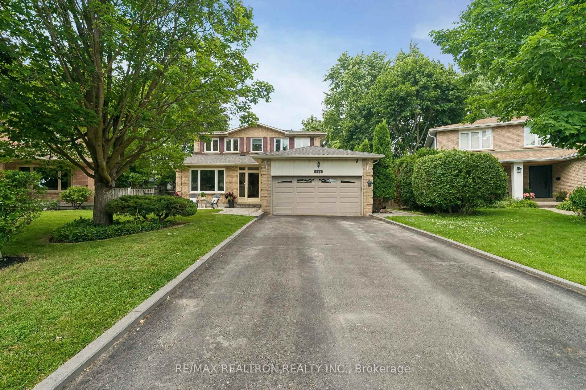 599 Brooks Howard Court, Newmarket, ON L3Y 6V2