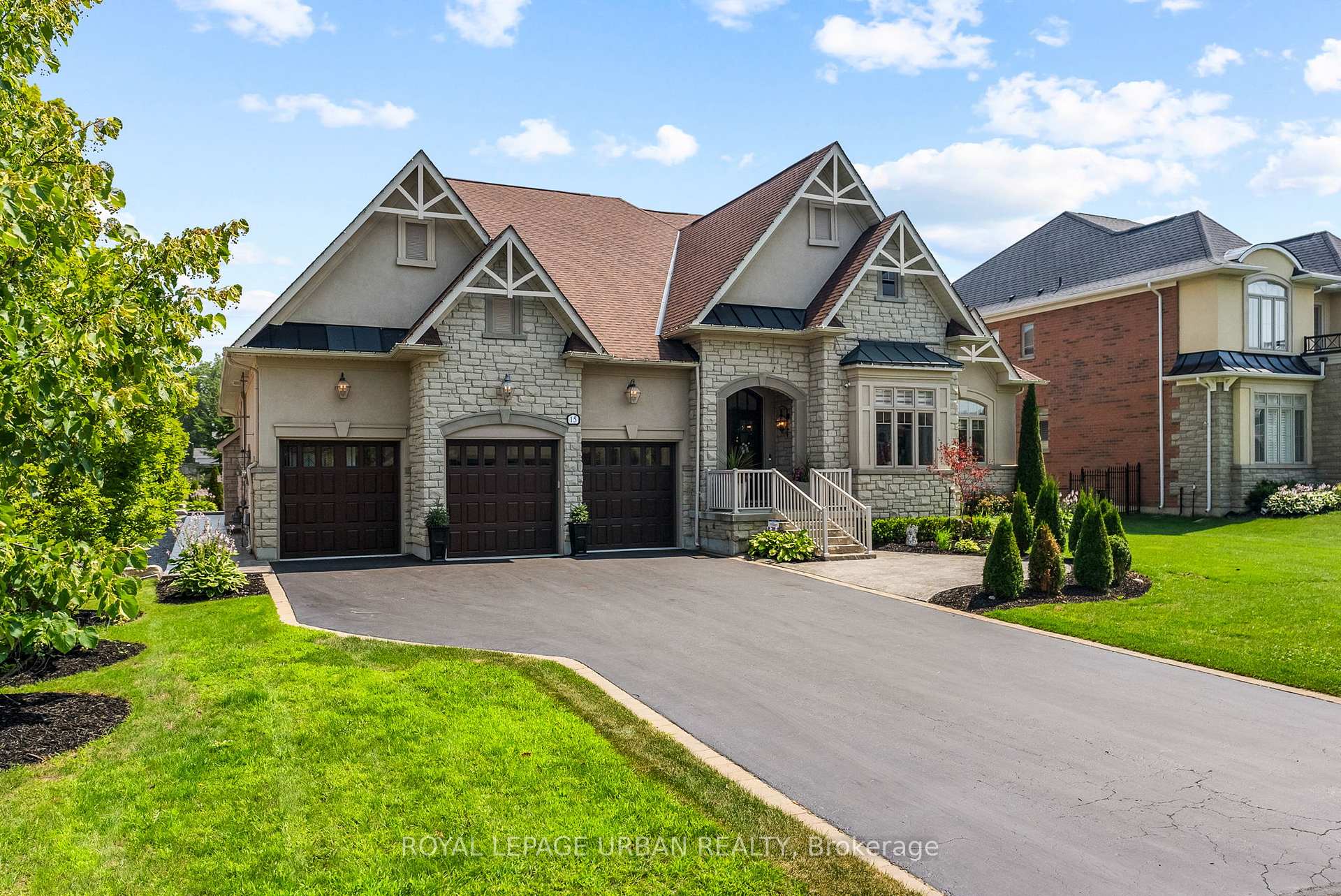 15 Country Club Crescent, Uxbridge, ON L9P 0B8