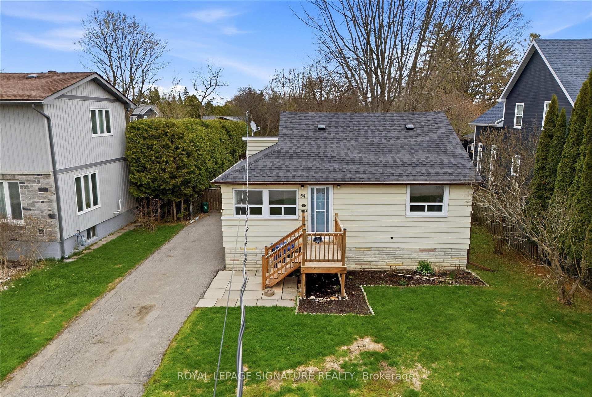 54 Farley Circle, Georgina, ON L0E 1S0