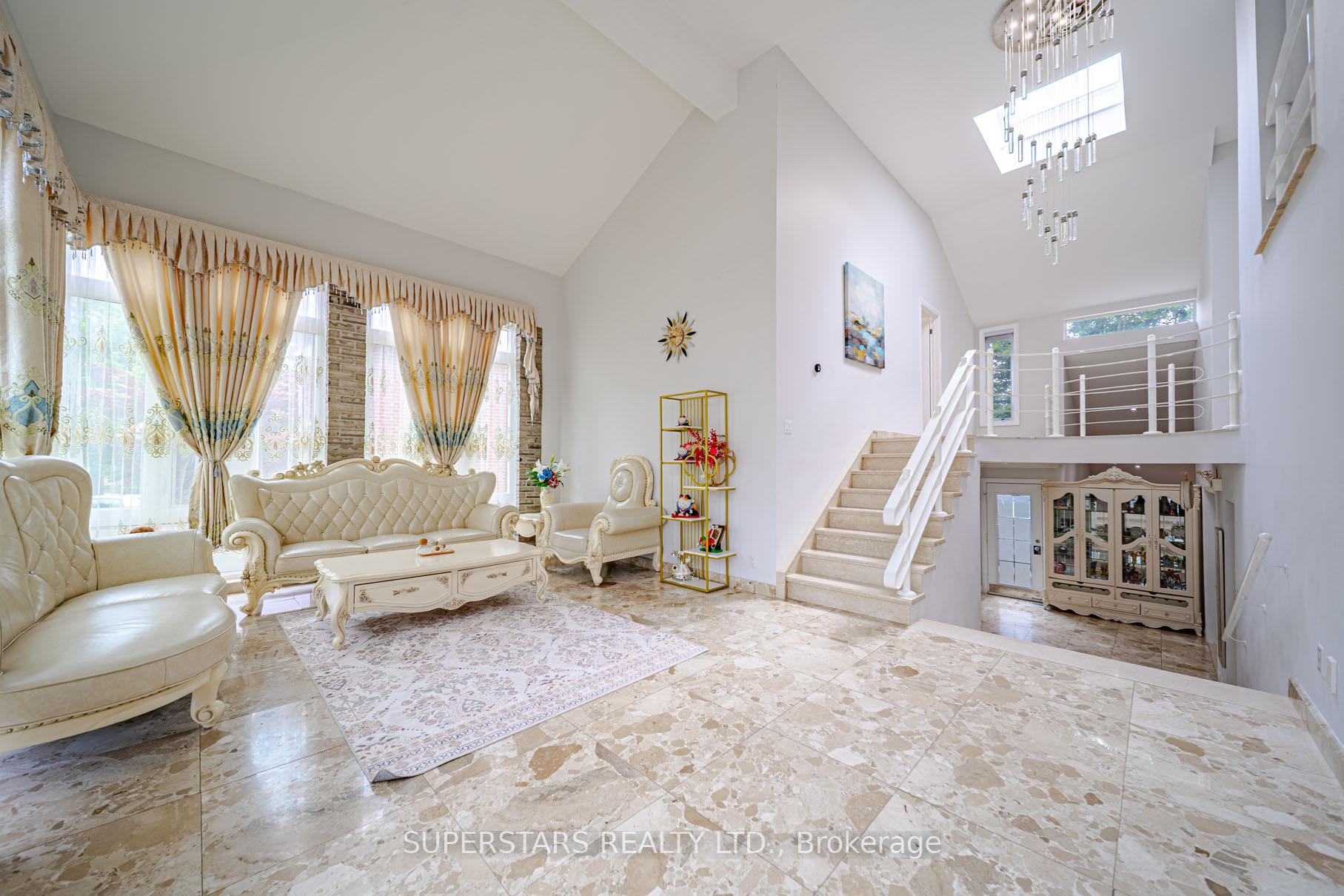 23 Montgomery Court, Markham, ON L3R 0C4