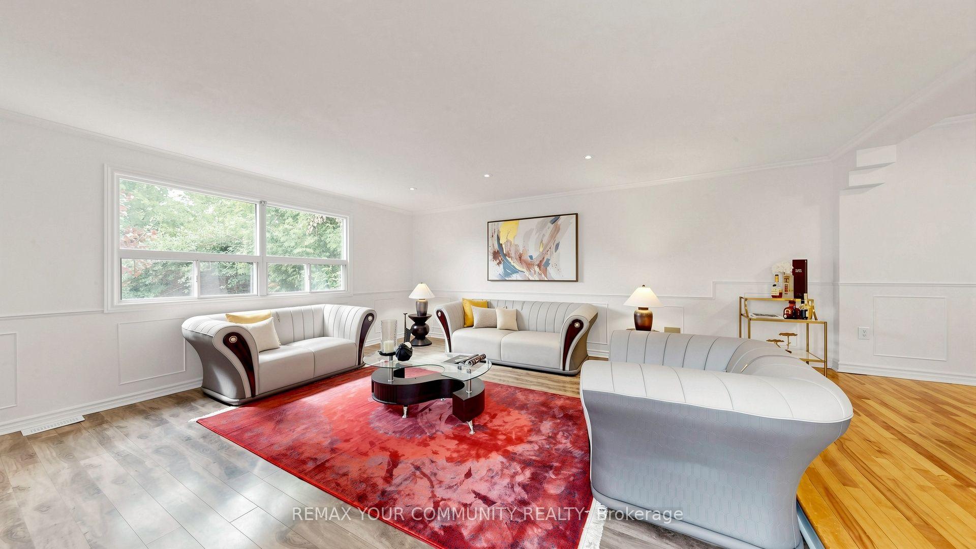 276 Currey Crescent, Newmarket, ON L3Y 5M9