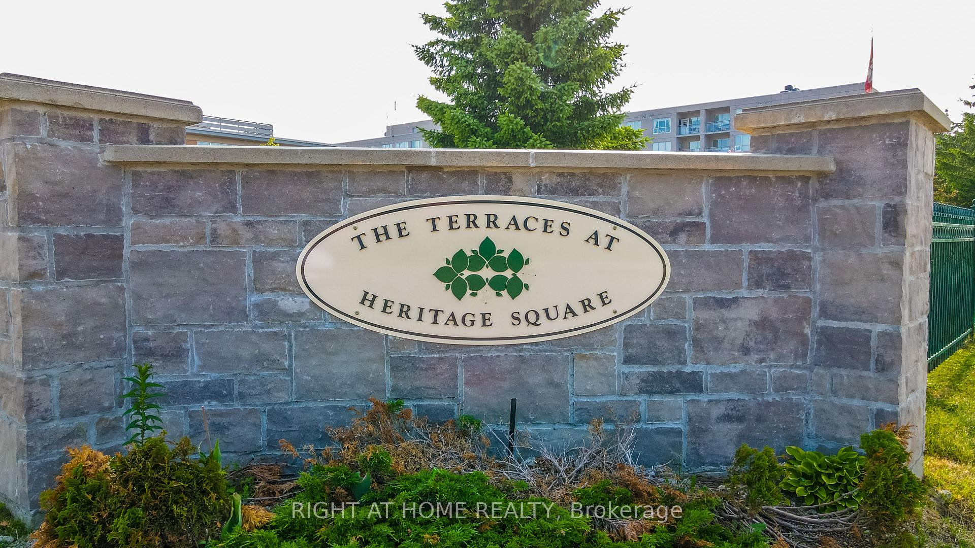 90 Dean Avenue 506, Barrie, ON L4N 0M3