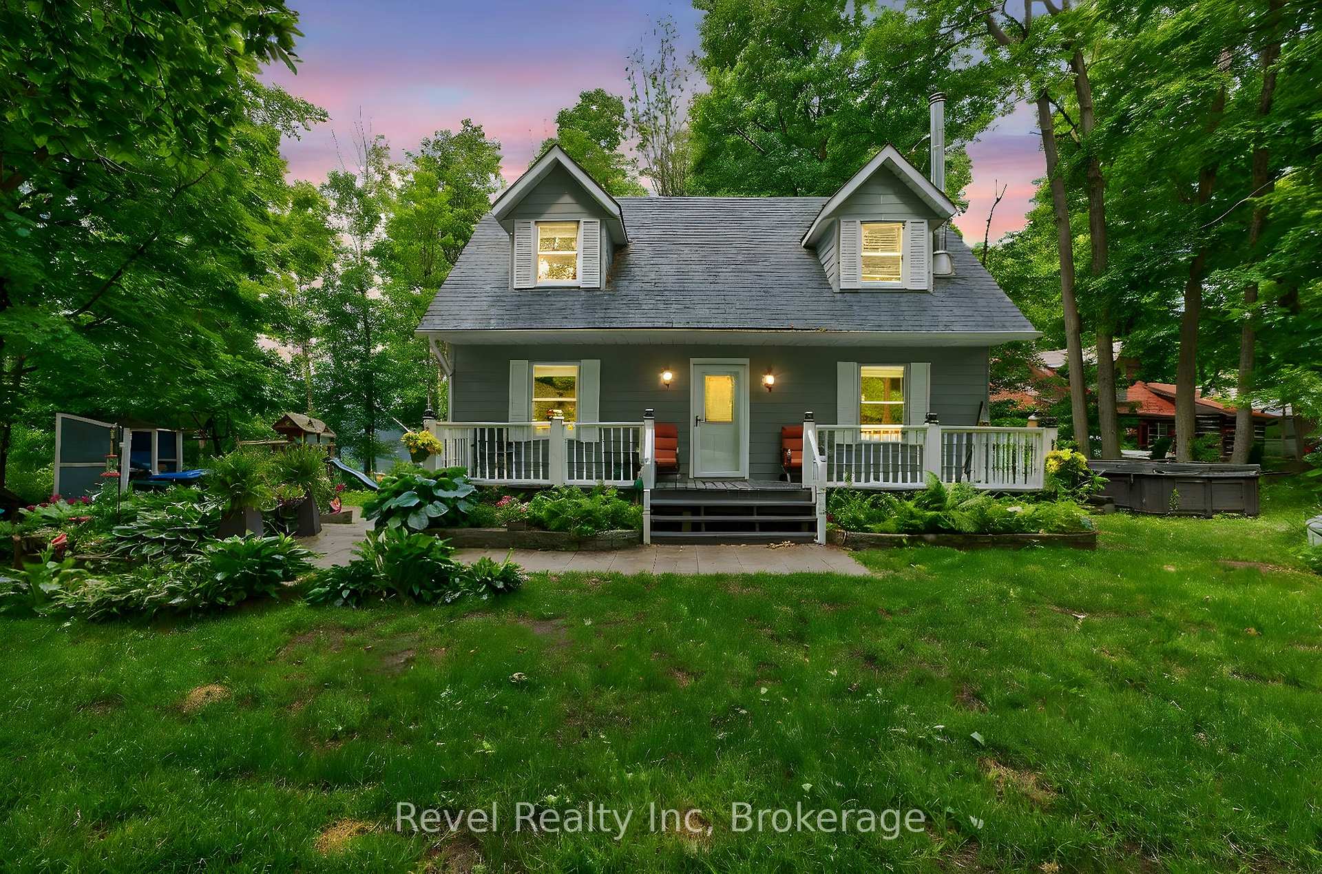 6 Bayside Road, Tiny, ON L9M 0H8